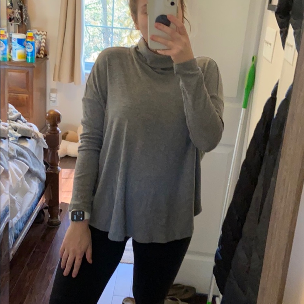 aerie grey turtleneck - Picture 1 of 3